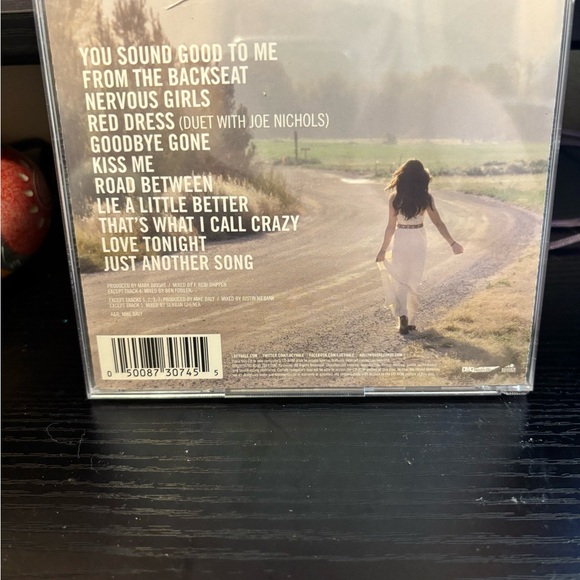 Road Between Lucy Hale - Picture 2 of 5